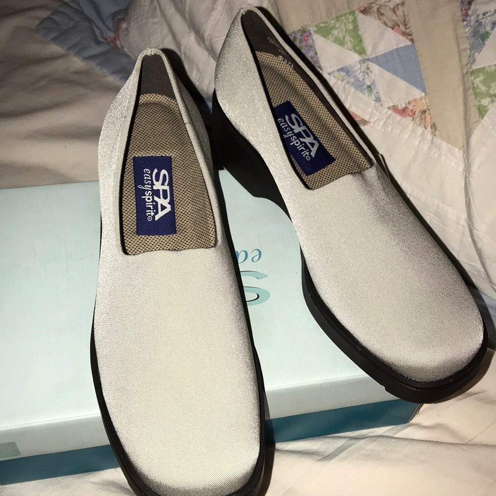Easy Spirit Spa Light Gray  9.5 M Ladies slip on loafer